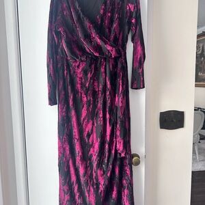 Dennis Basso Vibrant Pink and Black Long Sleeve Dress